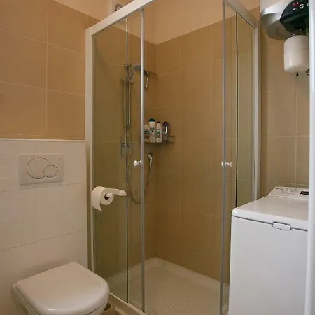 Laste Apartment *