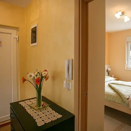 Laste Apartment *